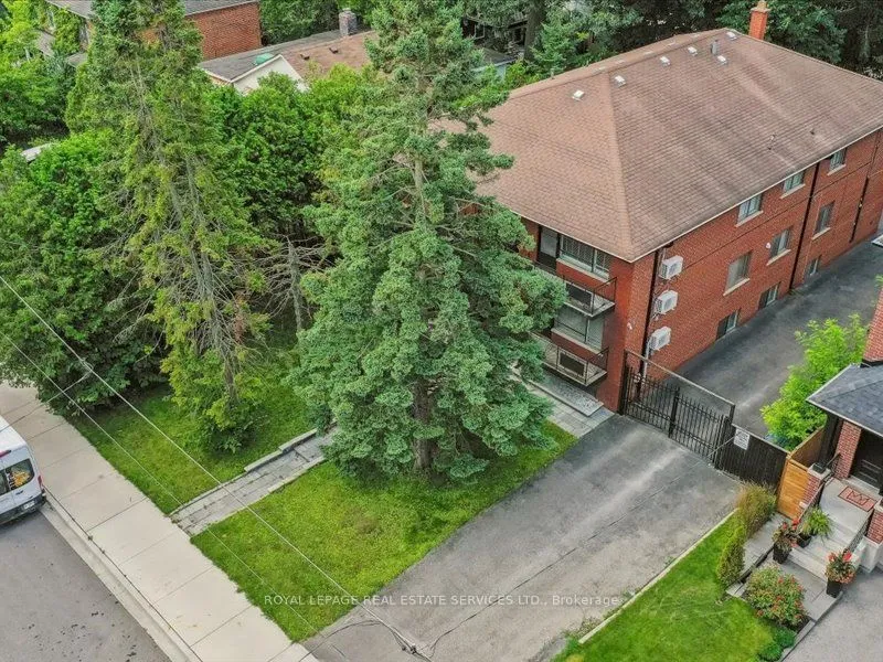 18 Thirty Third Street, Toronto, ON M8W 3G9