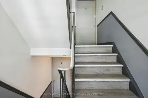18 Thirty Third Street, Toronto, ON M8W 3G9