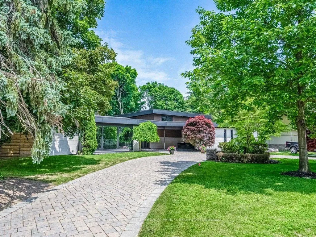 621 Sir Richard's Road, Mississauga, ON L5C 1A3
