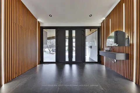621 Sir Richard's Road, Mississauga, ON L5C 1A3
