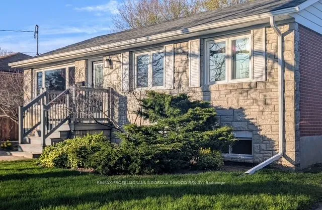 7 Mcmanus Road, Toronto, ON M9P 2J9
