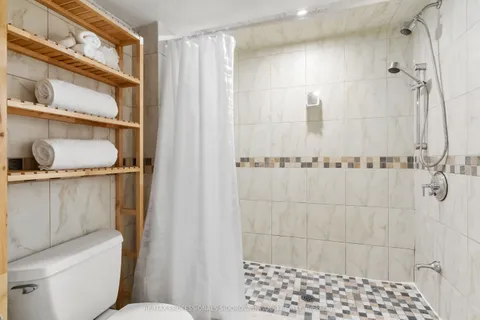 7 Mcmanus Road, Toronto, ON M9P 2J9