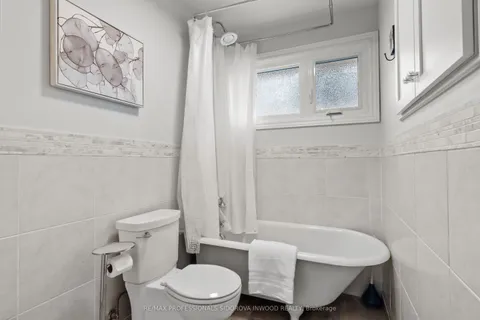 7 Mcmanus Road, Toronto, ON M9P 2J9