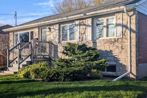 7 Mcmanus Road, Toronto, ON M9P 2J9