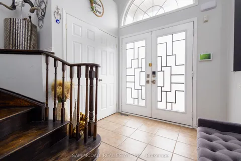 12 Homeview Road, Brampton, ON L6P 2L9
