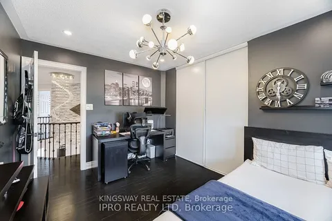 923 Bristol Road, Mississauga, ON L5V 2N9