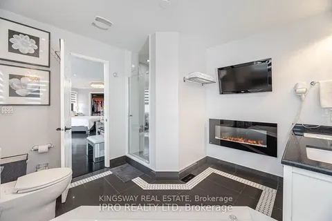 923 Bristol Road, Mississauga, ON L5V 2N9