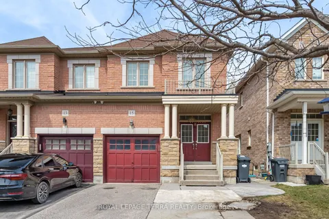 15 Versailles Crescent, Brampton, ON L6P 3J8