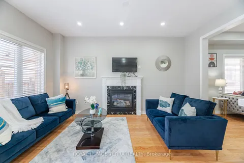 15 Versailles Crescent, Brampton, ON L6P 3J8