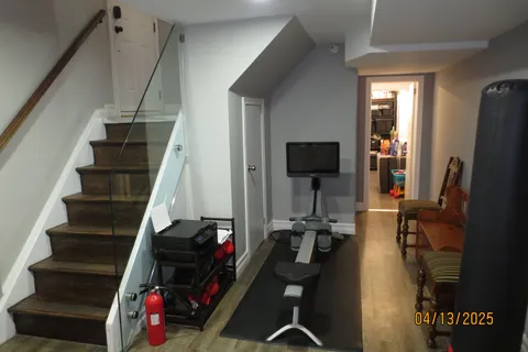 39 Decarie Circle, Toronto, ON M9B 3J1
