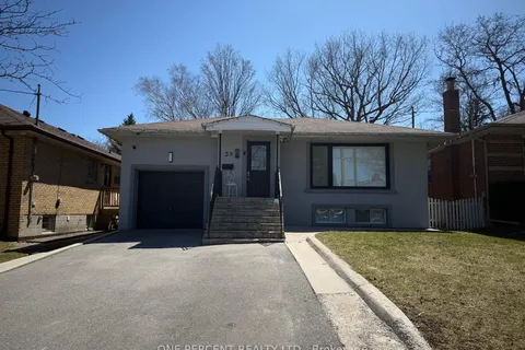 39 Decarie Circle, Toronto, ON M9B 3J1