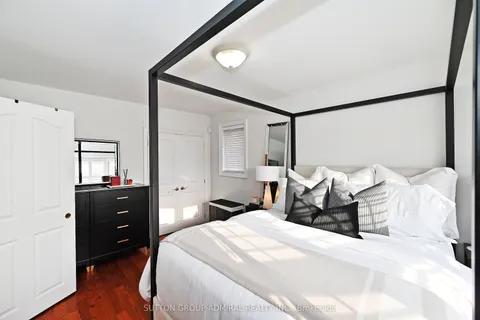 555 Royal York Road, Toronto, ON M8Y 2S7