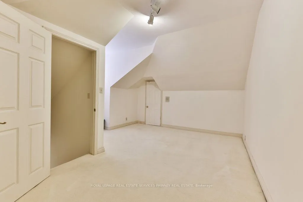 2390 Mississauga Road, Mississauga, ON L5H 2L1