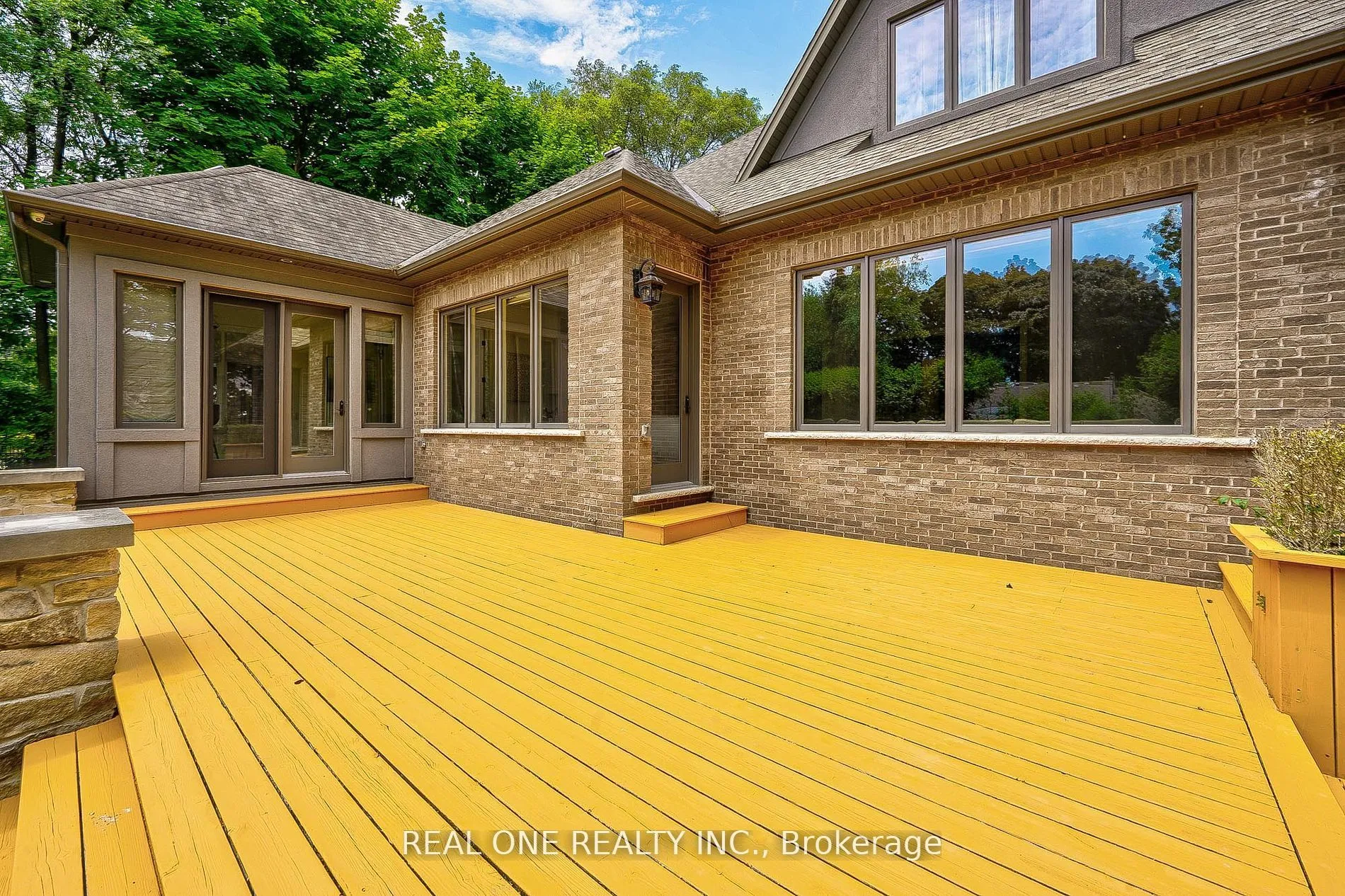 190 Maplewood Road, Mississauga, ON L5G 2M6