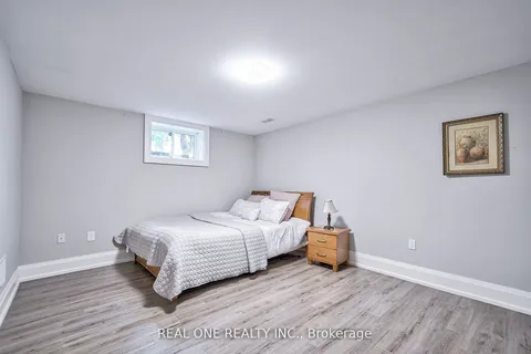 190 Maplewood Road, Mississauga, ON L5G 2M6