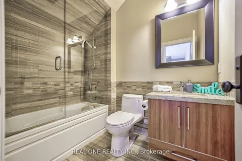 190 Maplewood Road, Mississauga, ON L5G 2M6