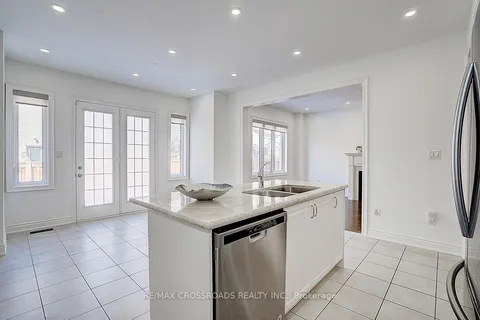 423 Grindstone Trail, Oakville, ON L6H 0S1
