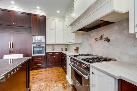 409 Valley Drive, Oakville, ON L6L 4L5