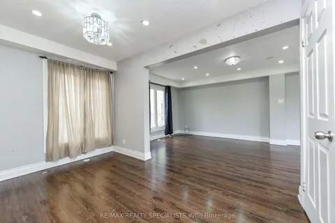 5 Josephine Court, Brampton, ON L6S 2L3