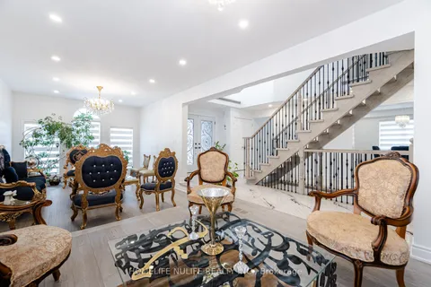 6150 Bankhead Court, Mississauga, ON L5V 1L9