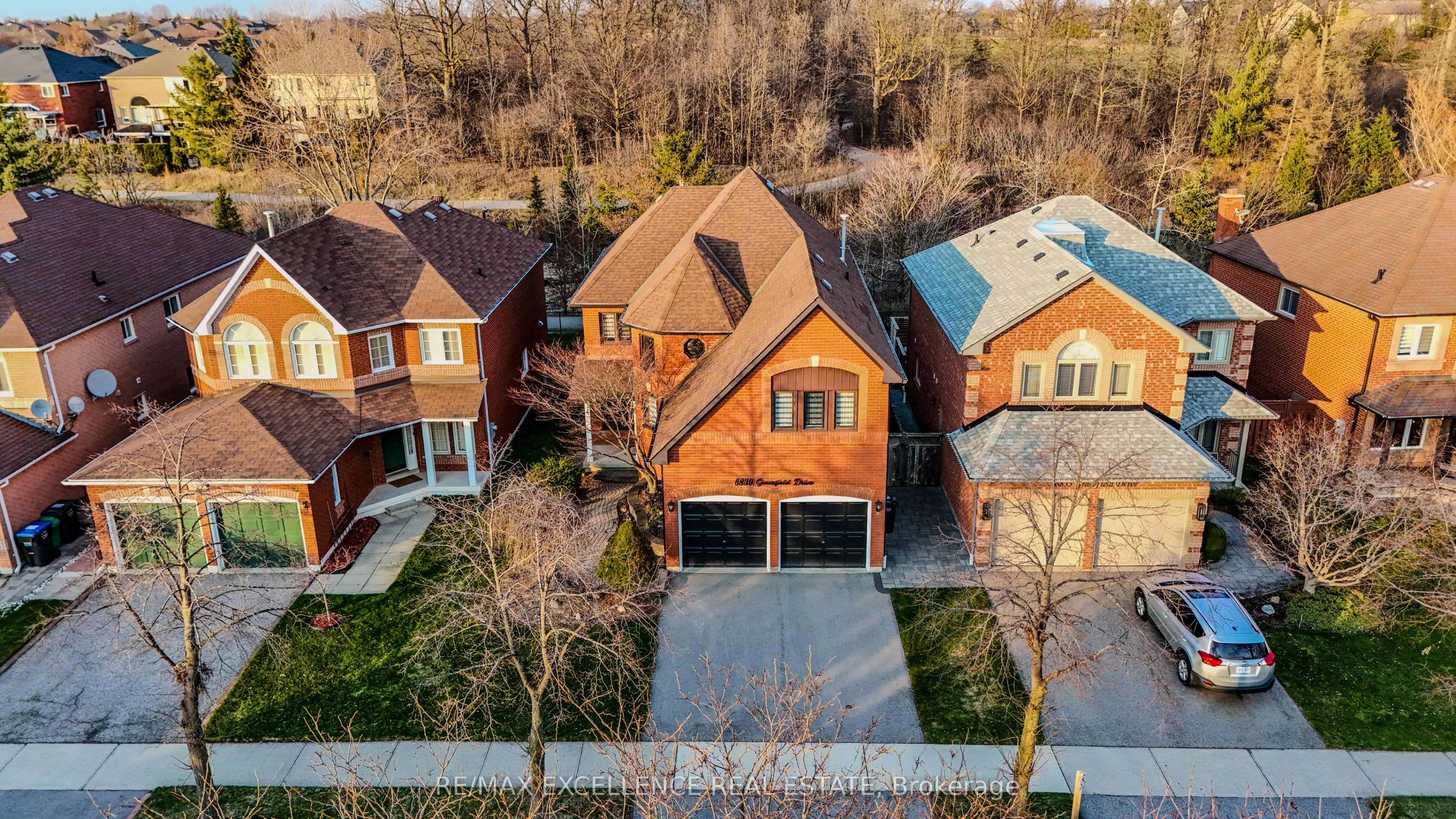 6839 Gracefield Drive, Mississauga, ON L5N 6T6