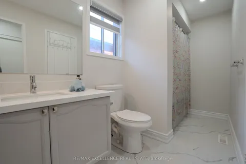 6839 Gracefield Drive, Mississauga, ON L5N 6T6