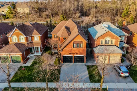 6839 Gracefield Drive, Mississauga, ON L5N 6T6