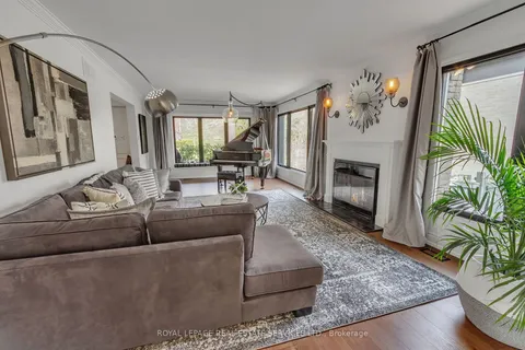 446 Copeland Court, Oakville, ON L6J 4B9