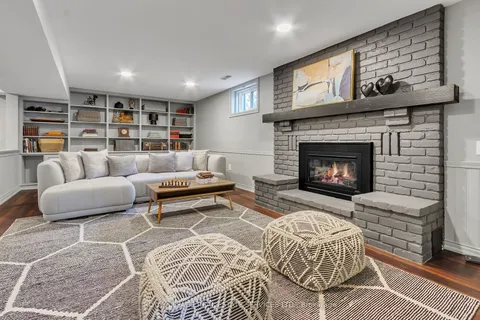 446 Copeland Court, Oakville, ON L6J 4B9