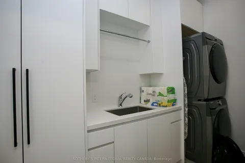 36 Burrows Avenue, Toronto, ON M9B 4W7
