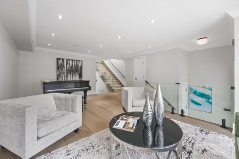 20 Fourth Street, Toronto, ON M8V 2Y3