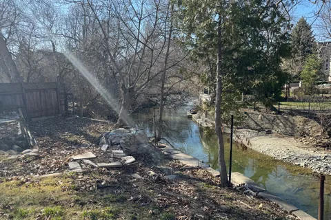 20 Leland Avenue, Toronto, ON M8Z 2X5
