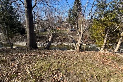 20 Leland Avenue, Toronto, ON M8Z 2X5