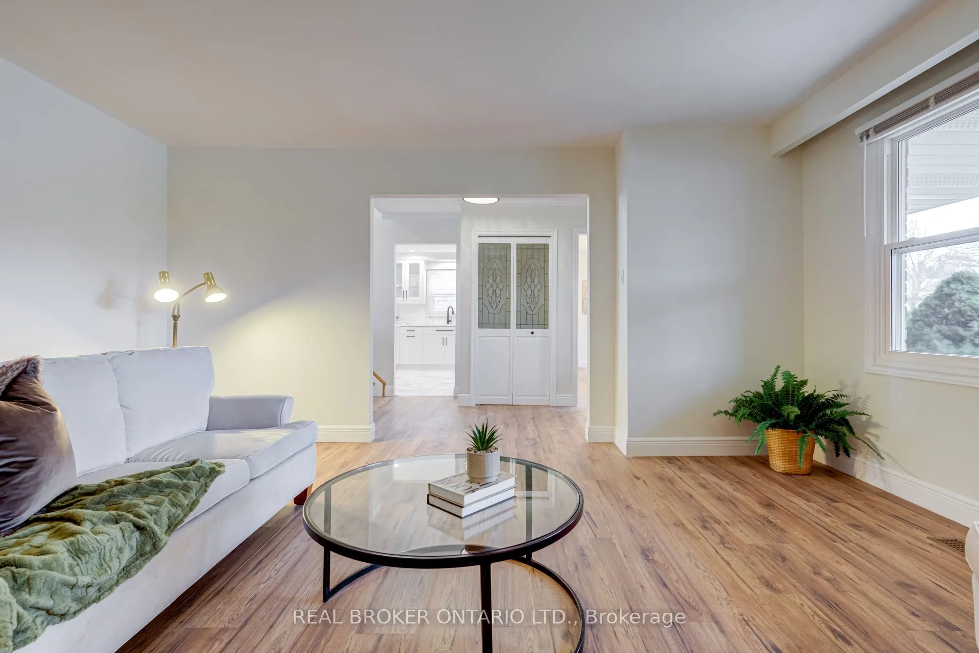 1252 Lakeview Drive, Oakville, ON L6H 2M8