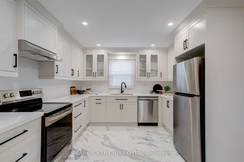 1252 Lakeview Drive, Oakville, ON L6H 2M8