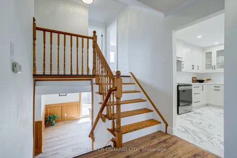 1252 Lakeview Drive, Oakville, ON L6H 2M8