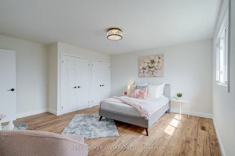 1252 Lakeview Drive, Oakville, ON L6H 2M8