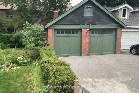 32 Wellington Street, Brampton, ON L6W 1Y4