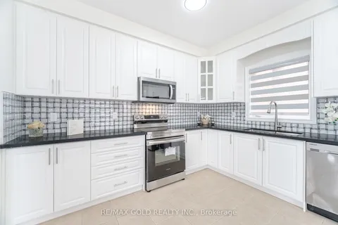 71 Maple Valley Street, Brampton, ON L6P 2H3