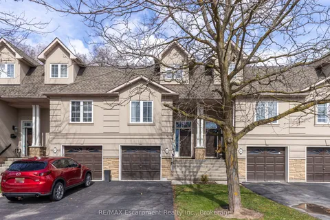 65 FAIRWOOD Place, Burlington, ON L7T 1E4