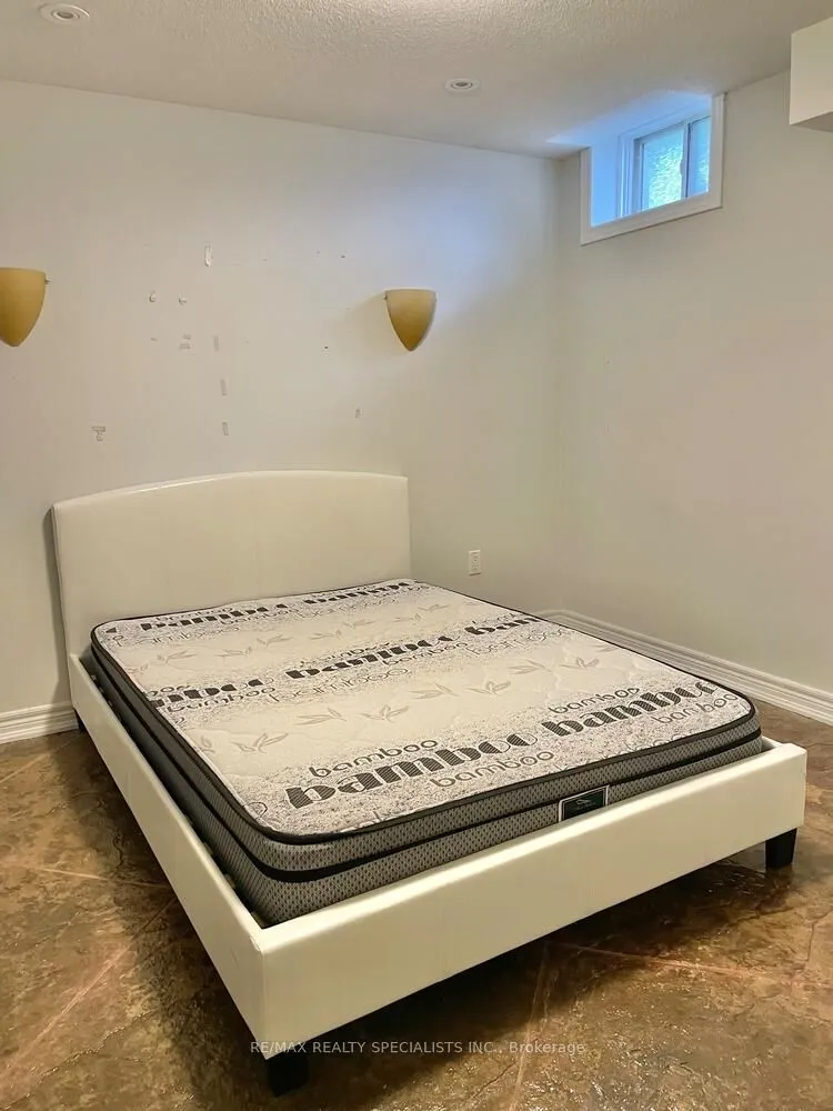 2923 Hammond Road, Mississauga, ON L5K 2M2