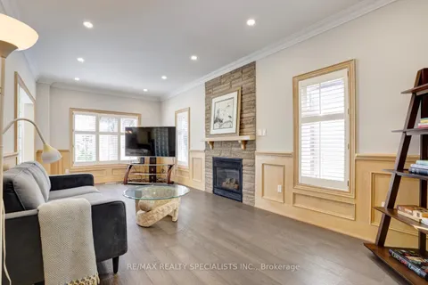 2923 Hammond Road, Mississauga, ON L5K 2M2