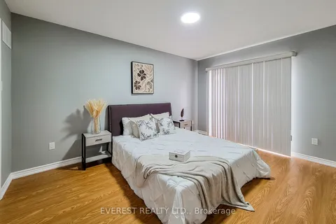 165 Hampshire Way, ON L9T 8M7