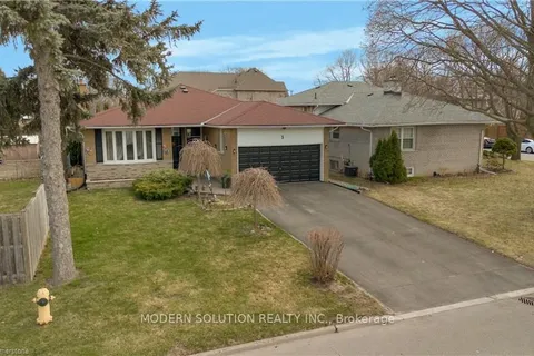 3 Hartsdale Drive, Toronto, ON M9R 2S1