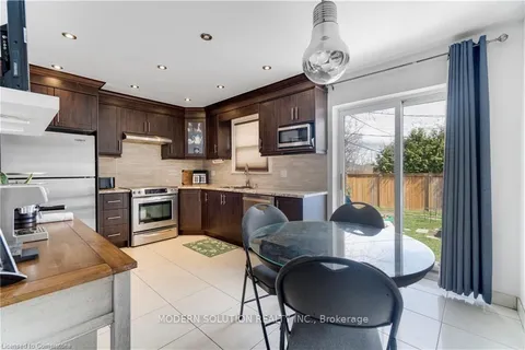 3 Hartsdale Drive, Toronto, ON M9R 2S1
