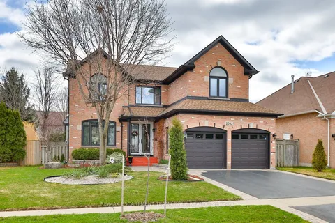 2042 Country Club Drive, Burlington, ON L7M 3Z2