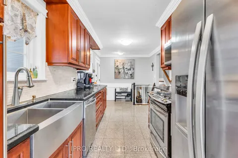 117 Alicewood Court, Toronto, ON M9V 3Y1
