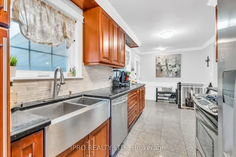 117 Alicewood Court, Toronto, ON M9V 3Y1