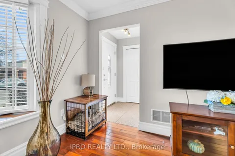 117 Alicewood Court, Toronto, ON M9V 3Y1