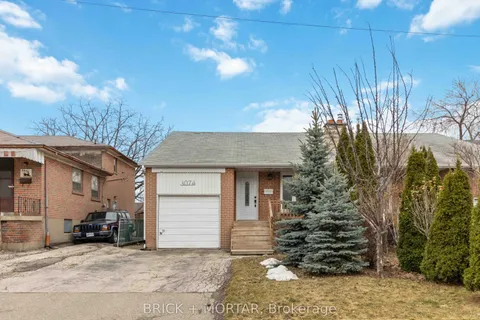 3074 Merritt Avenue, Mississauga, ON L4T 1P2